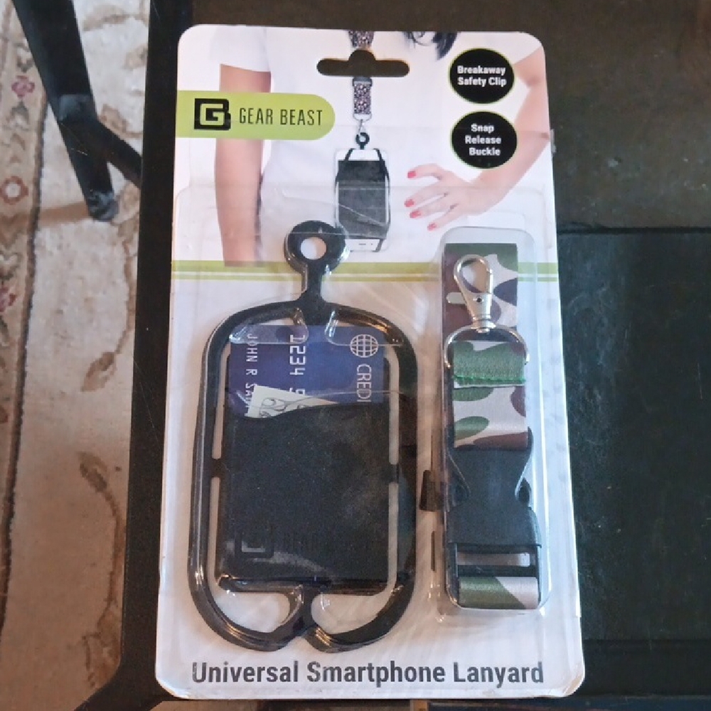 GEAR BEAST UNIVERSAL SMARTPHONE LANYARD